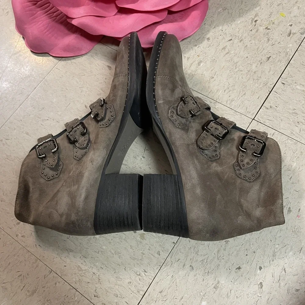 PAUL GREEN SoHo Moto Studded Buckle Suede Leather Ankle‎ Booties Sz 9 in Mineral